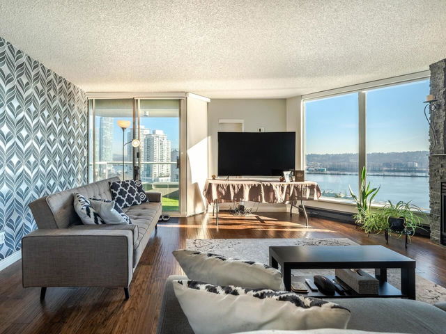 1701 - 1135 Quayside Drive