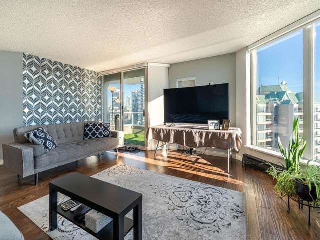 1701 - 1135 Quayside Drive