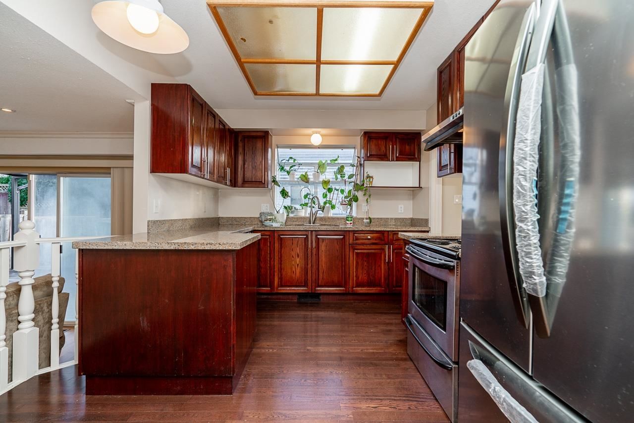 Listing Image 11