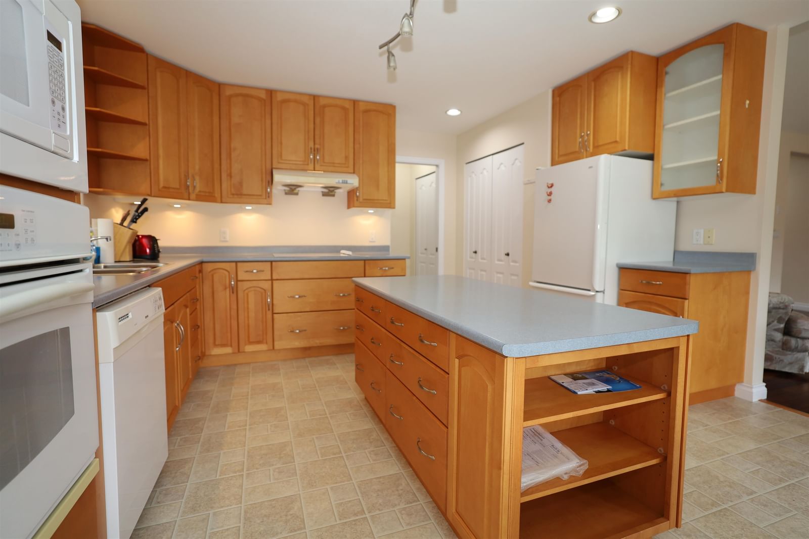 Listing Image 12