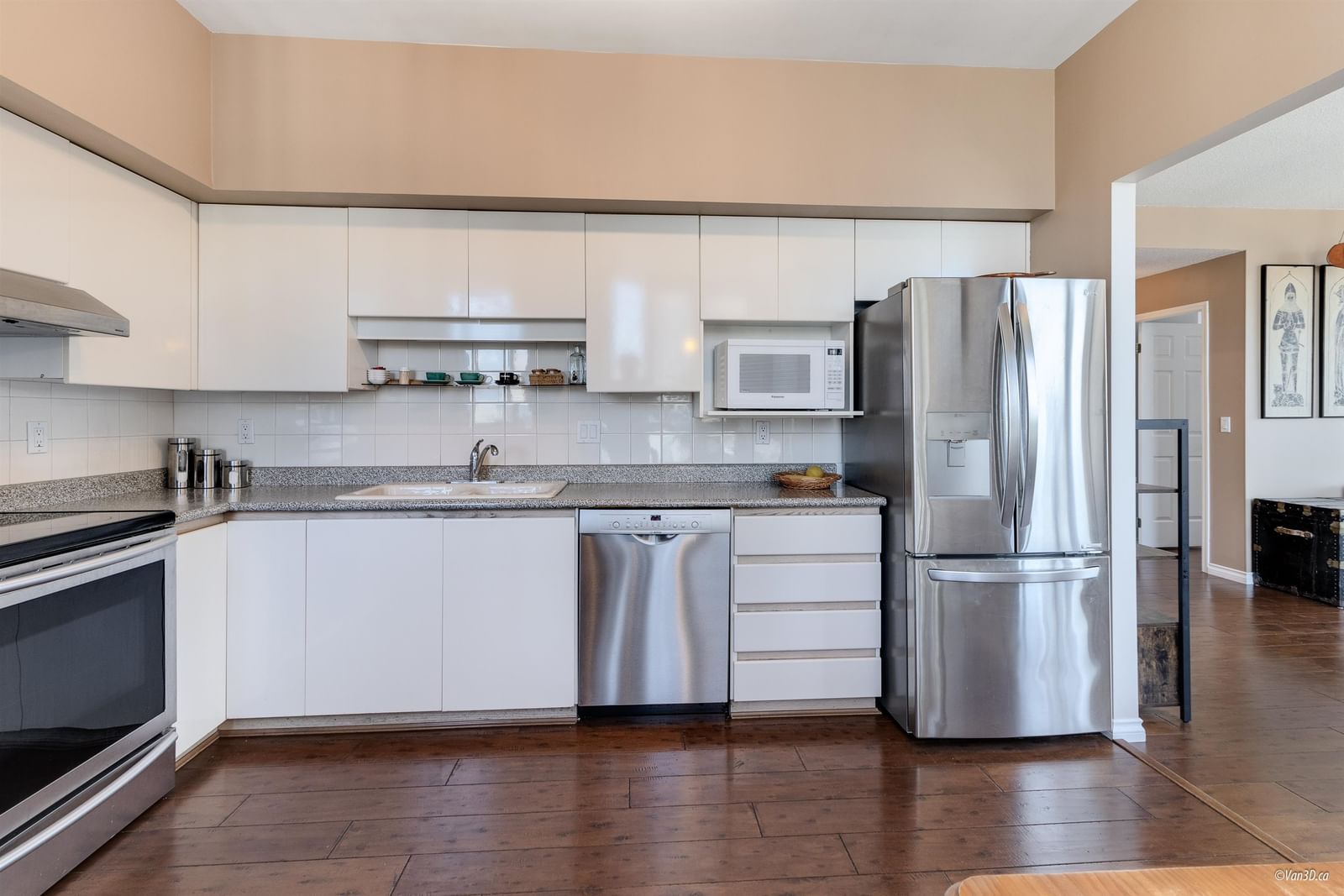 Listing Image 11
