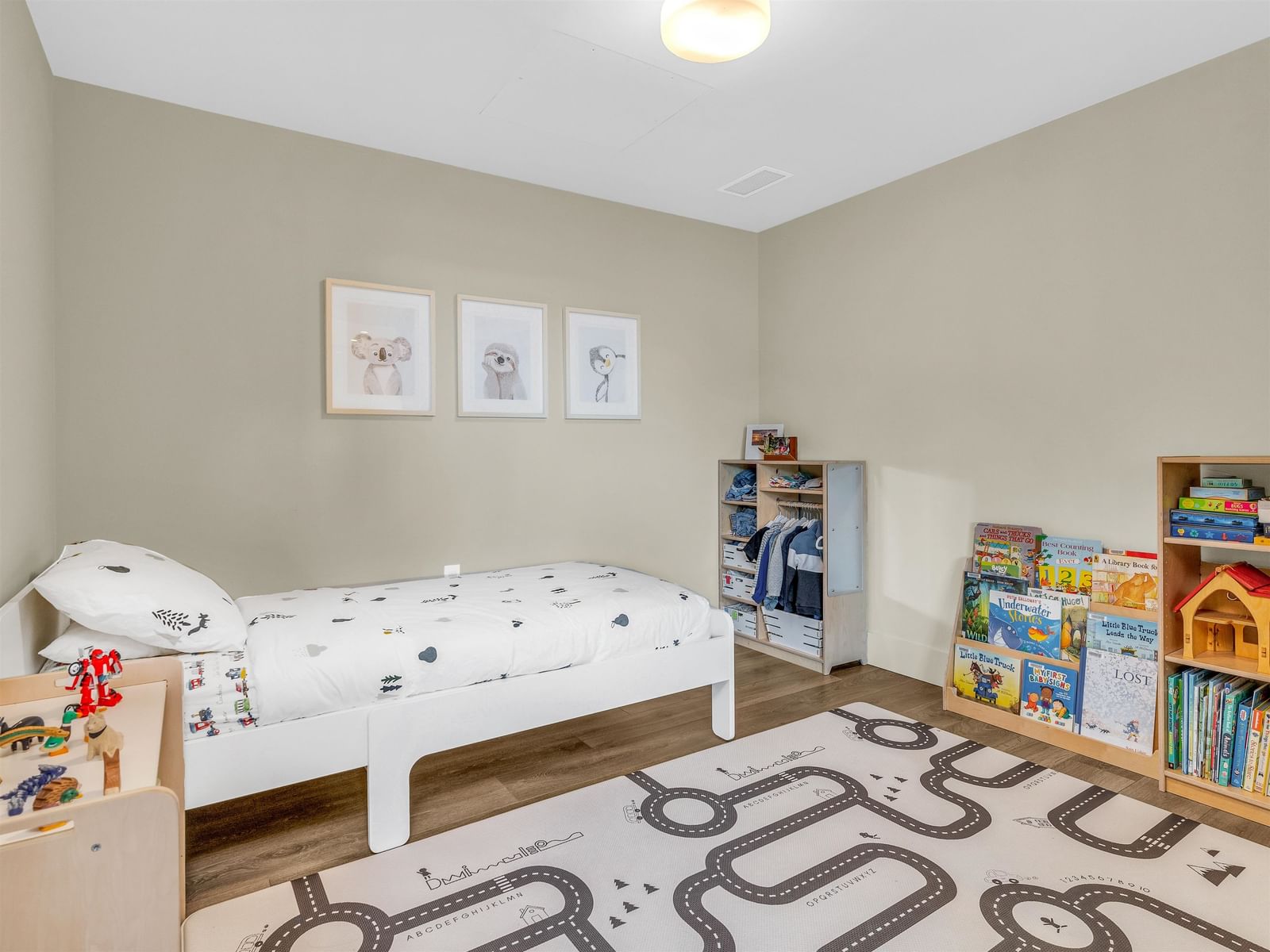 Listing Image 11
