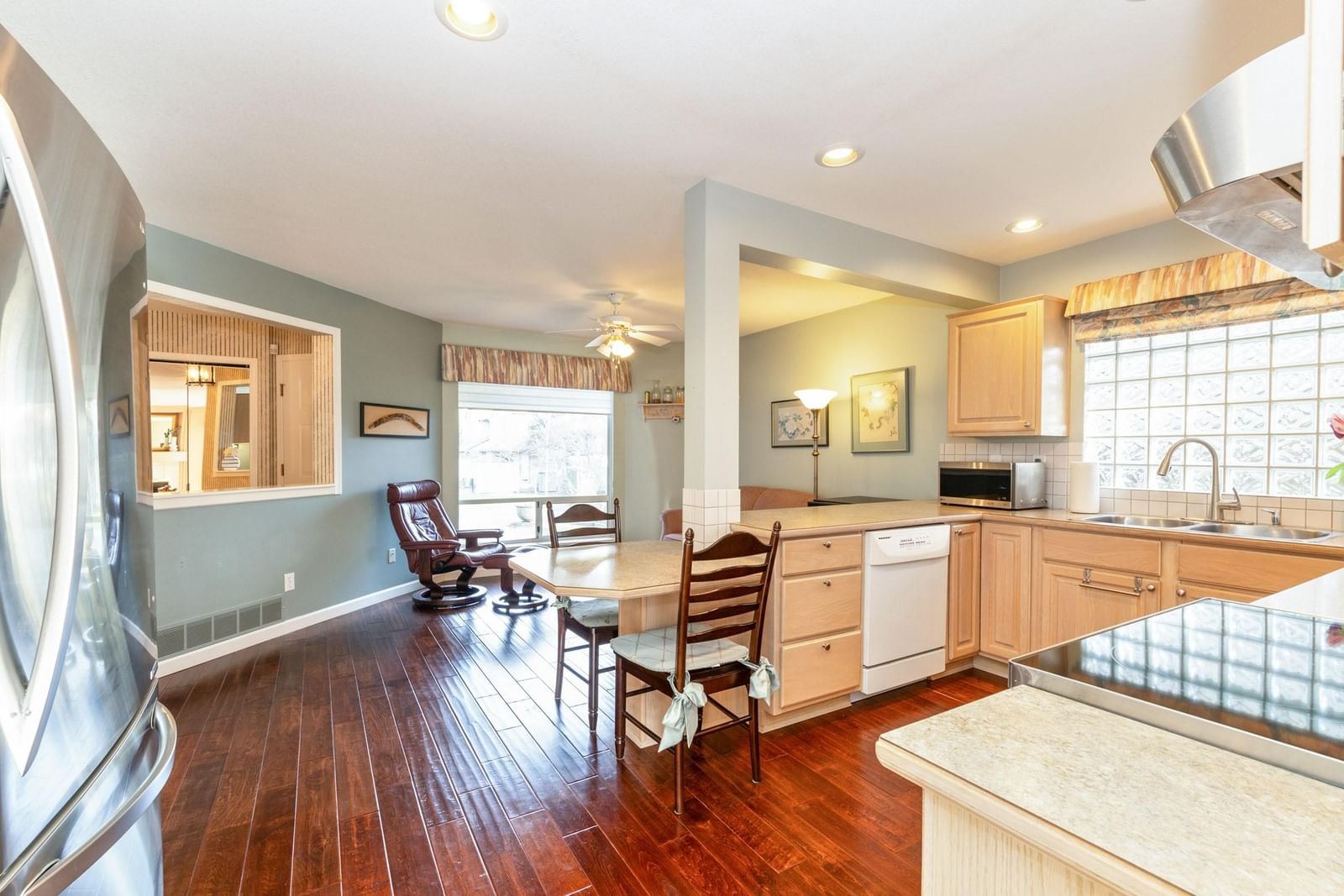 Listing Image 10