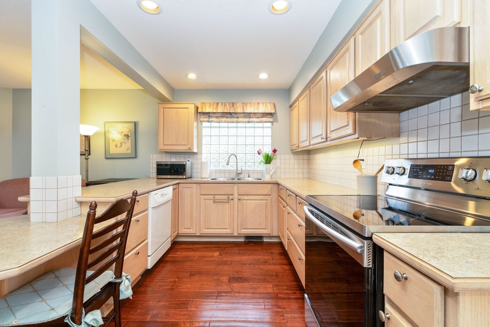 Listing Image 11