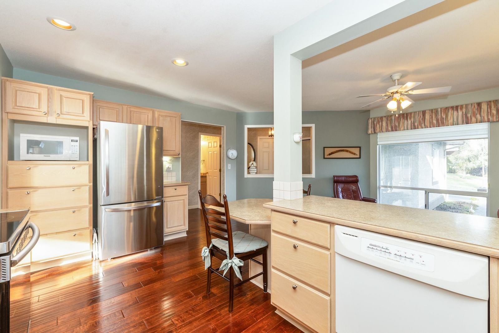 Listing Image 12