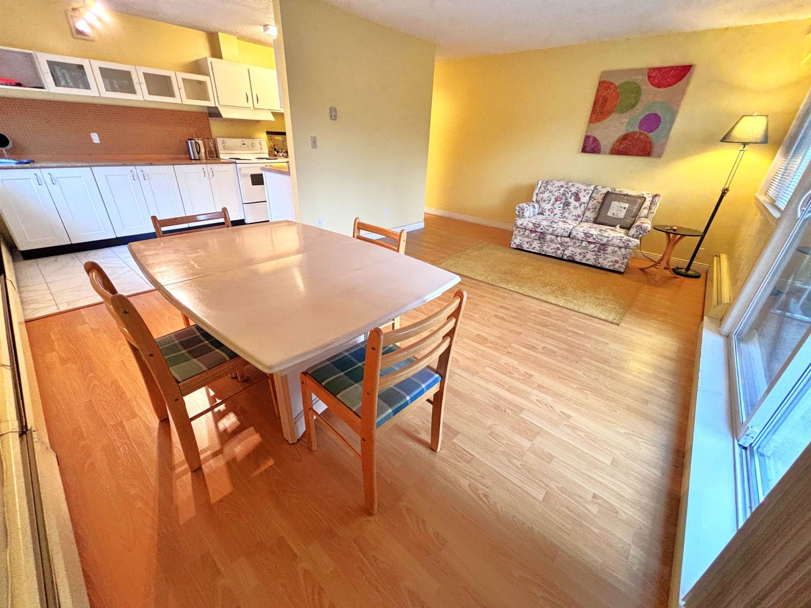 Listing Image 4