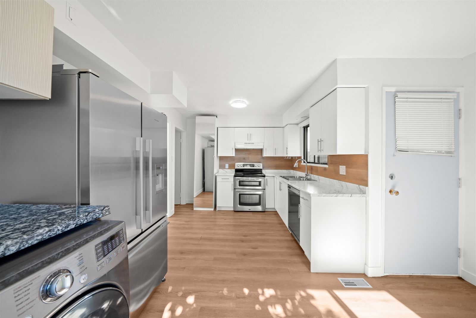 Listing Image 7