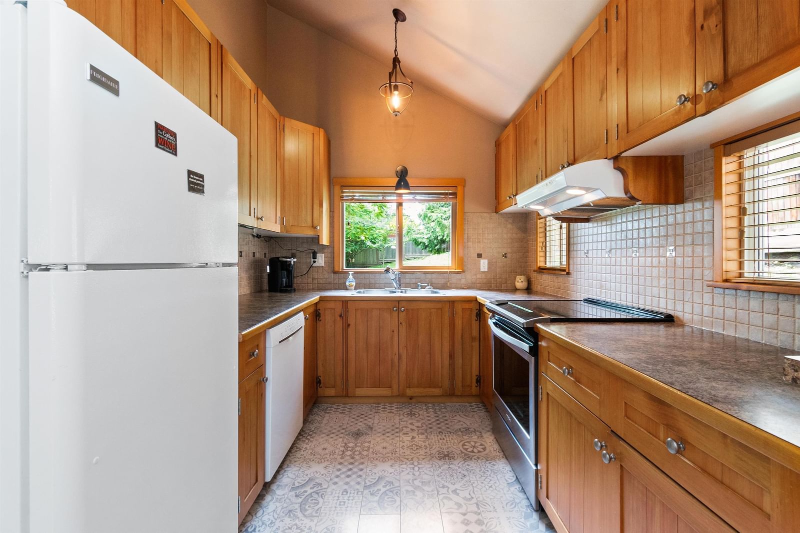Listing Image 19
