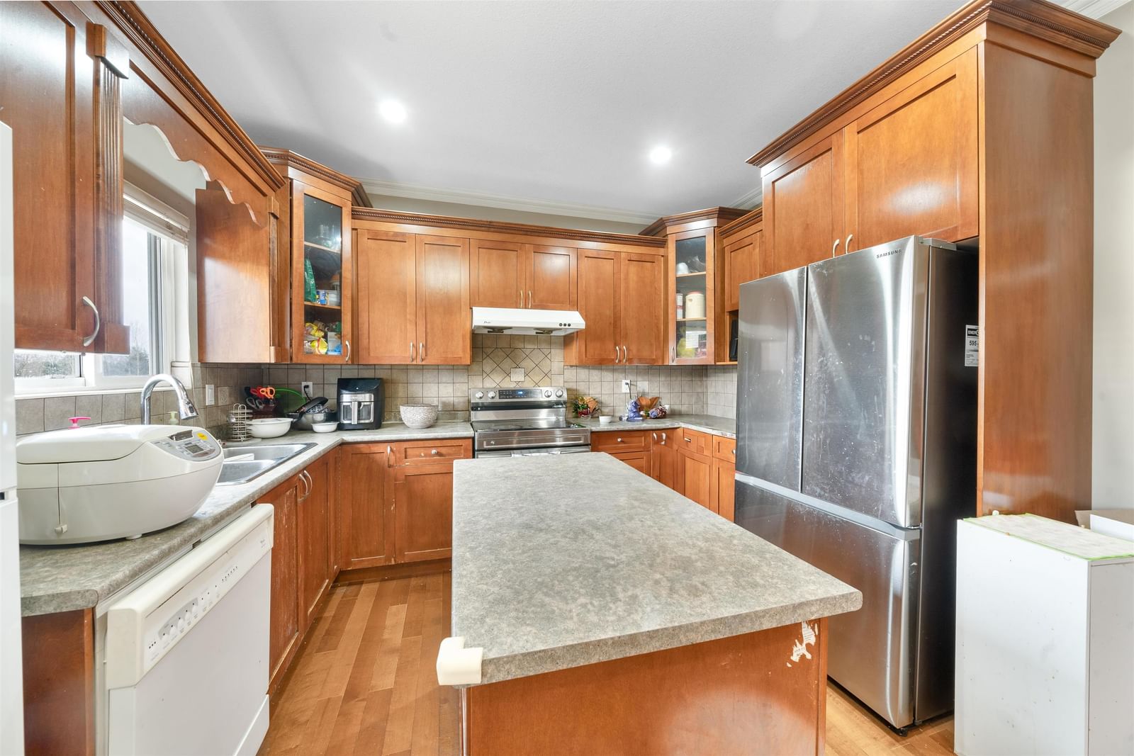 Listing Image 3