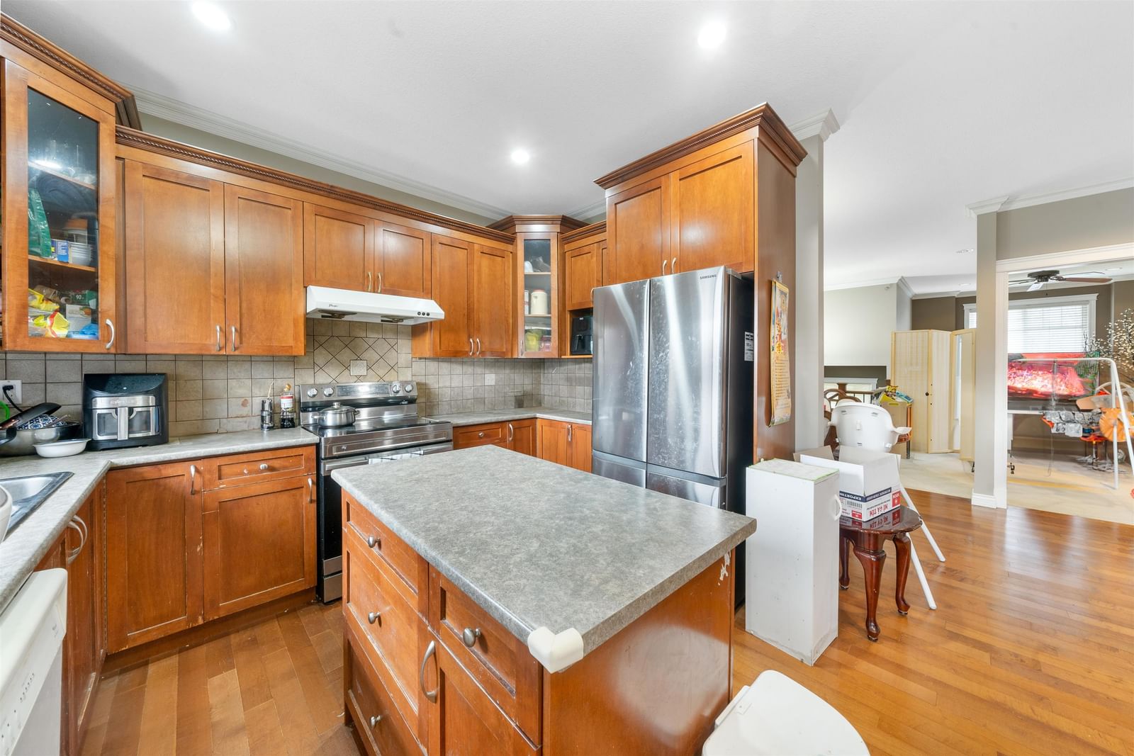 Listing Image 4