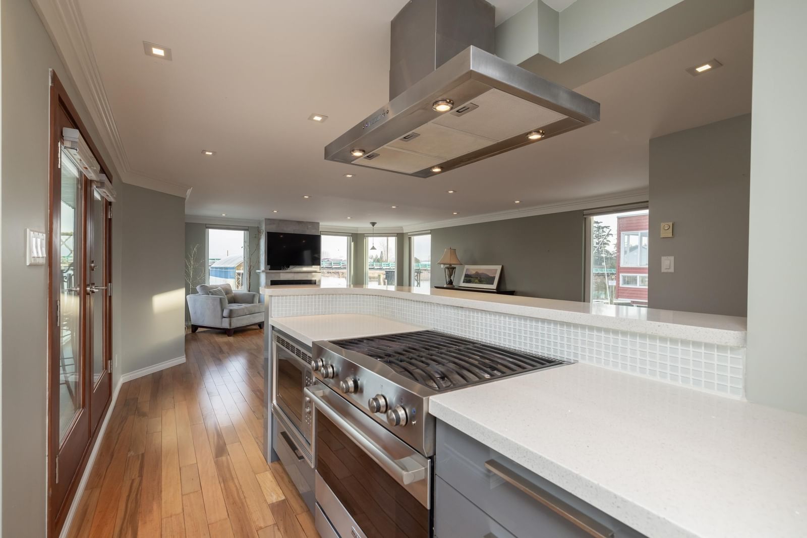 Listing Image 12