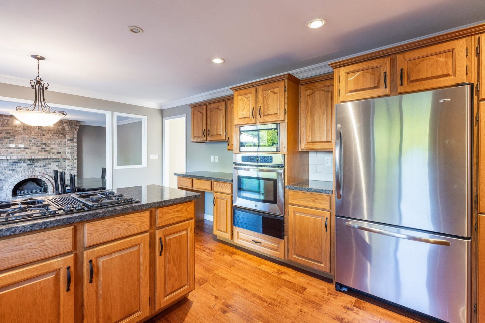 Listing Image 11