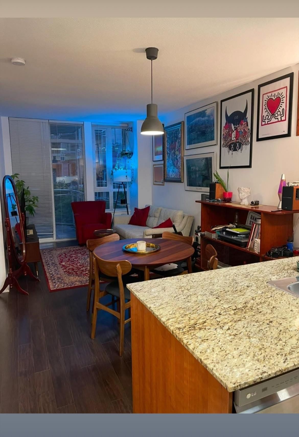 Listing Image 11