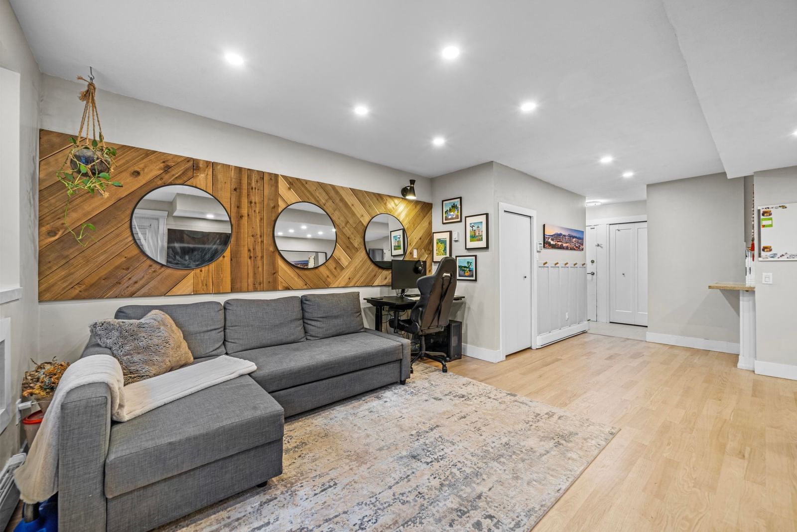 Listing Image 8