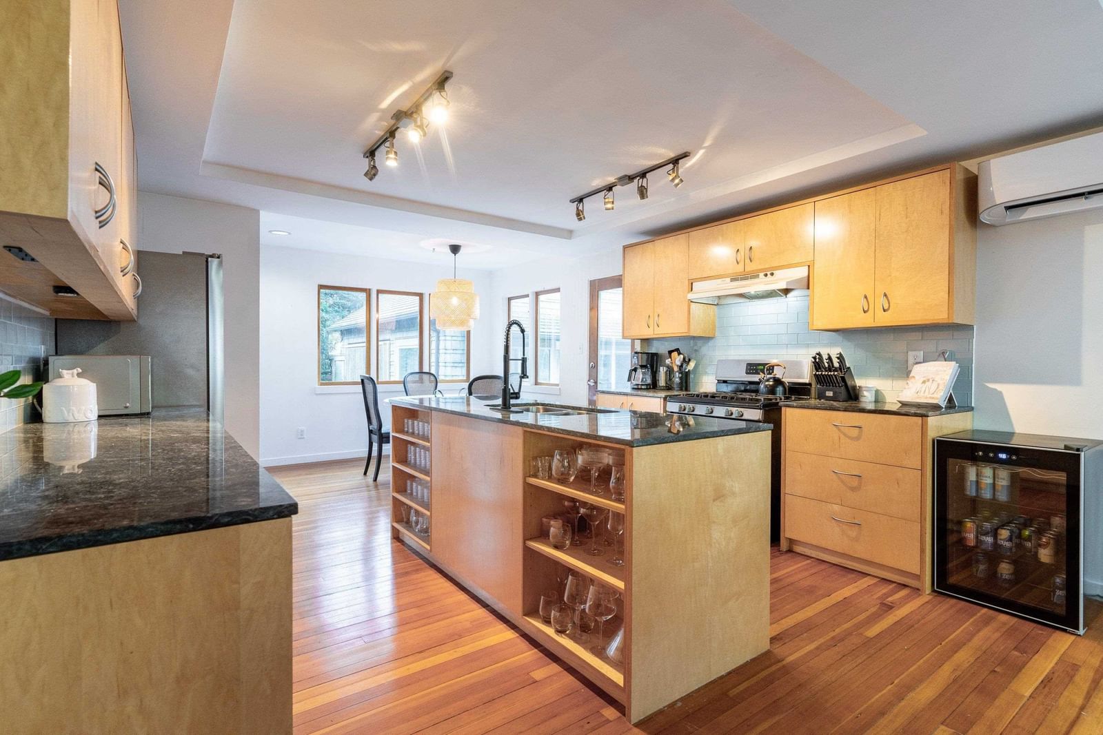 Listing Image 9