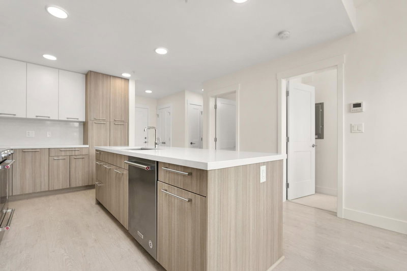 205 - 14022 North Bluff Road, White Rock, V4B 3C3 | Image 3