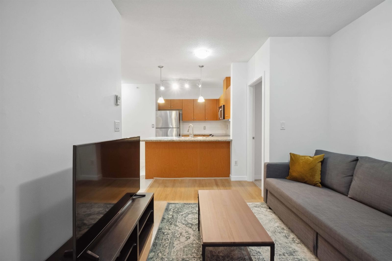 Listing Image 8