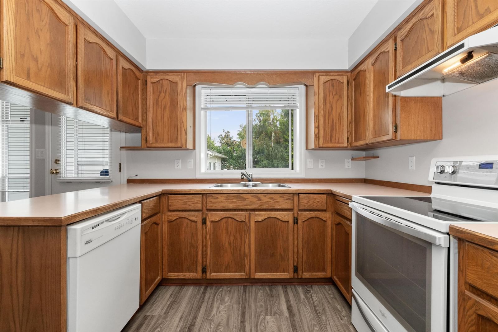 Listing Image 5