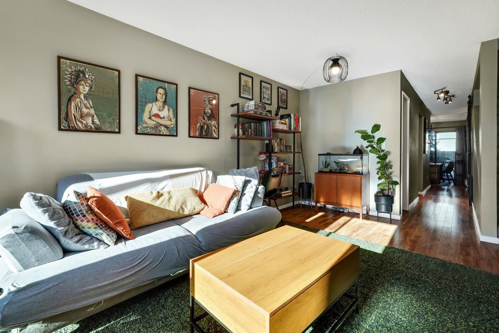 Listing Image 9