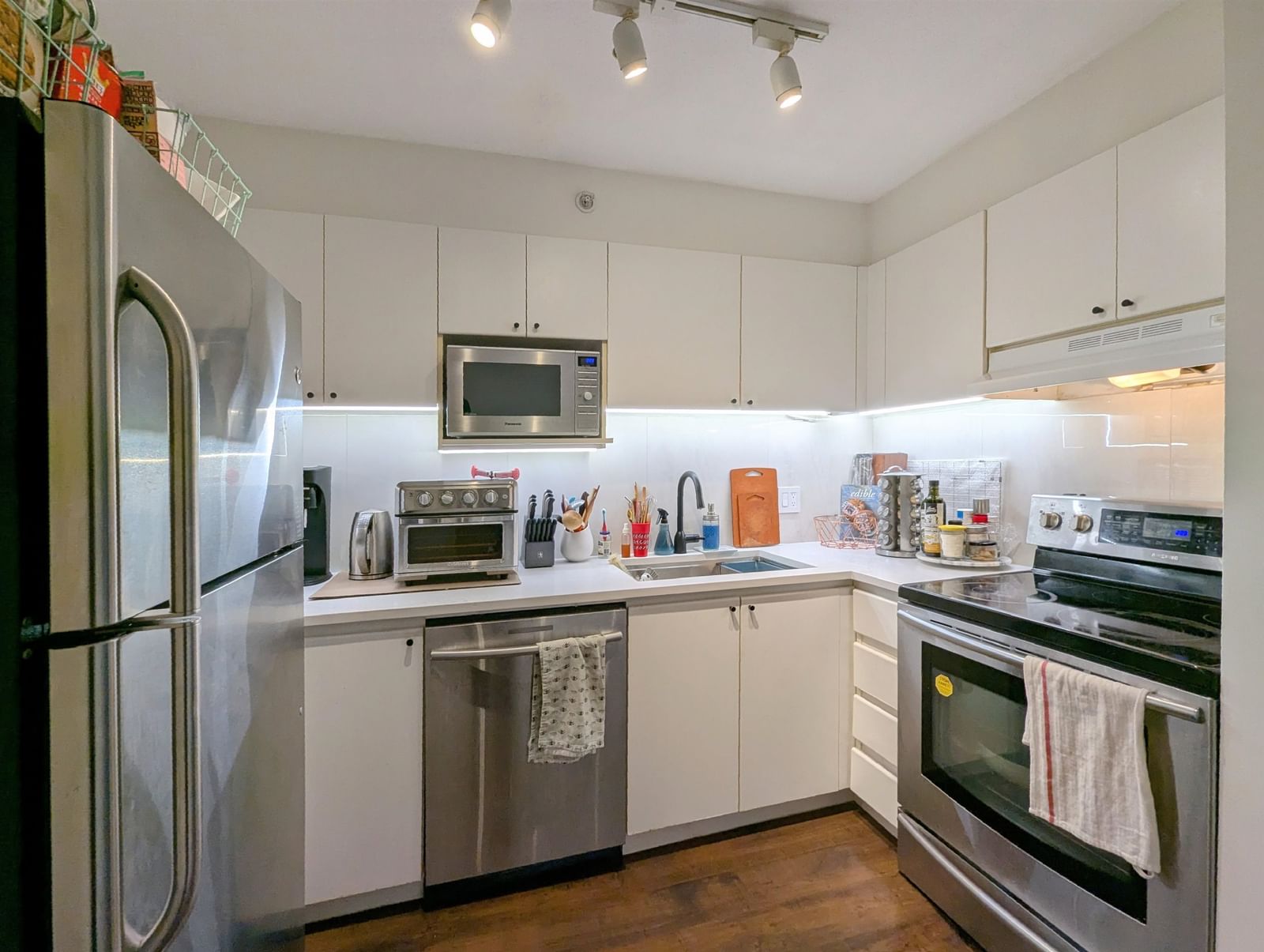 Listing Image 6