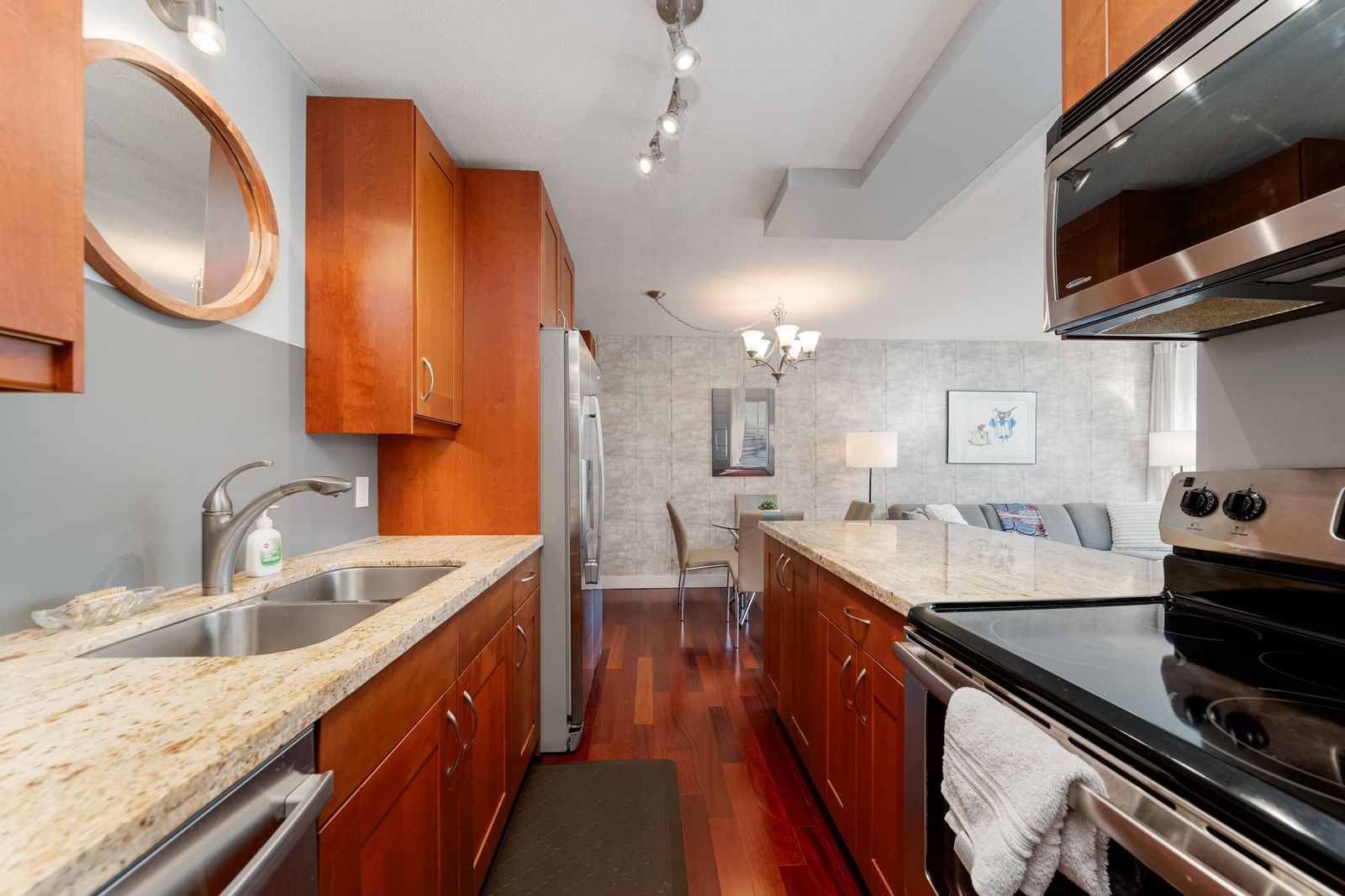 Listing Image 9