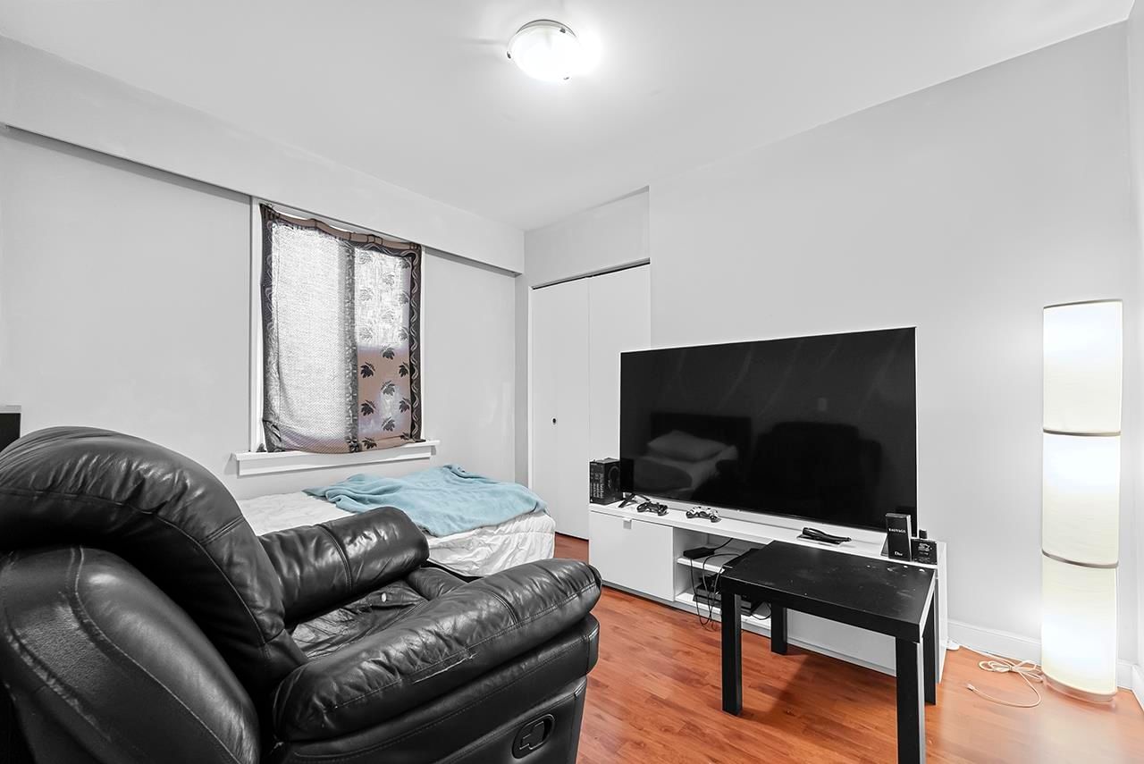 Listing Image 8