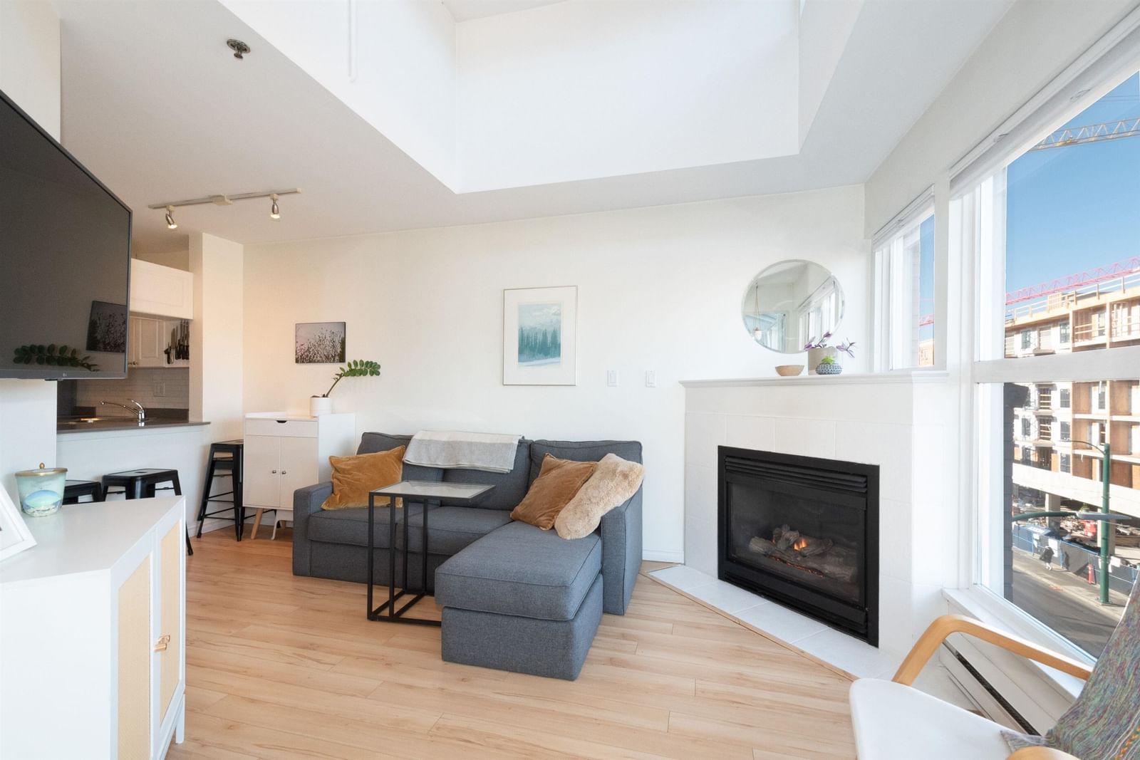 Listing Image 9