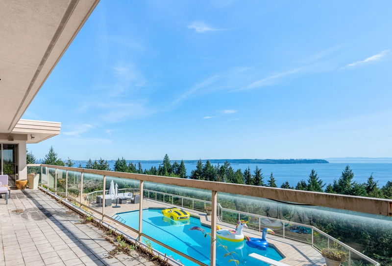 4060 Almondel Road, West Vancouver, British Columbia