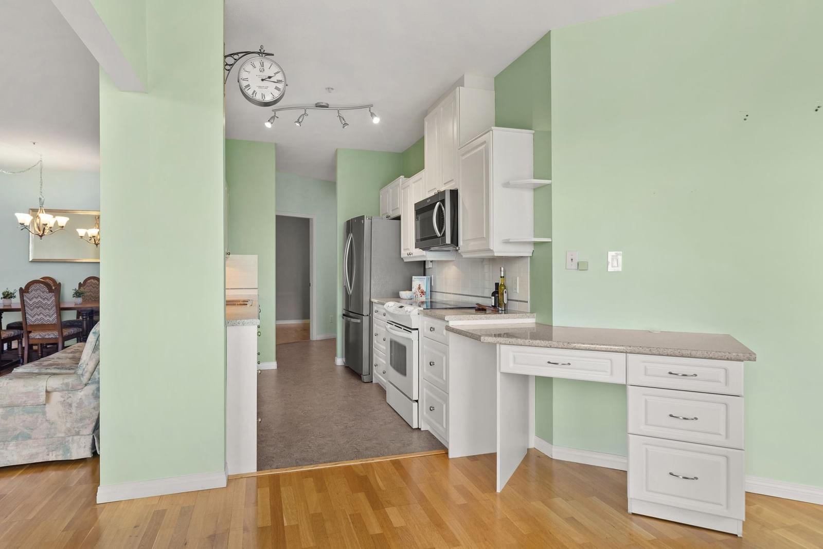 Listing Image 10