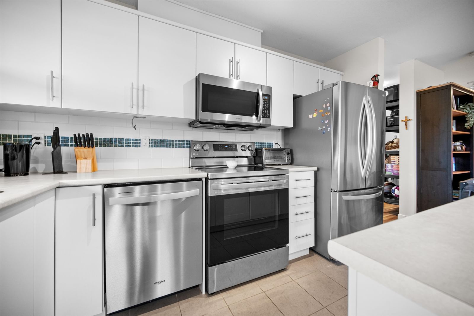 Listing Image 5