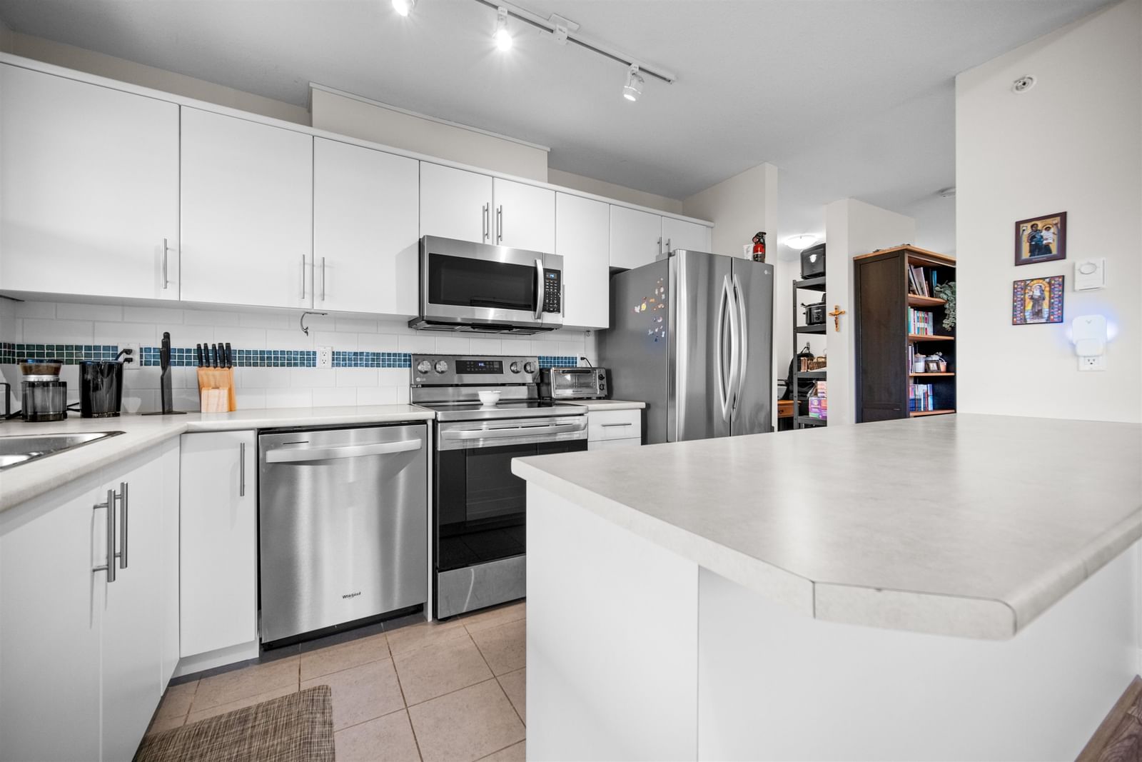 Listing Image 6