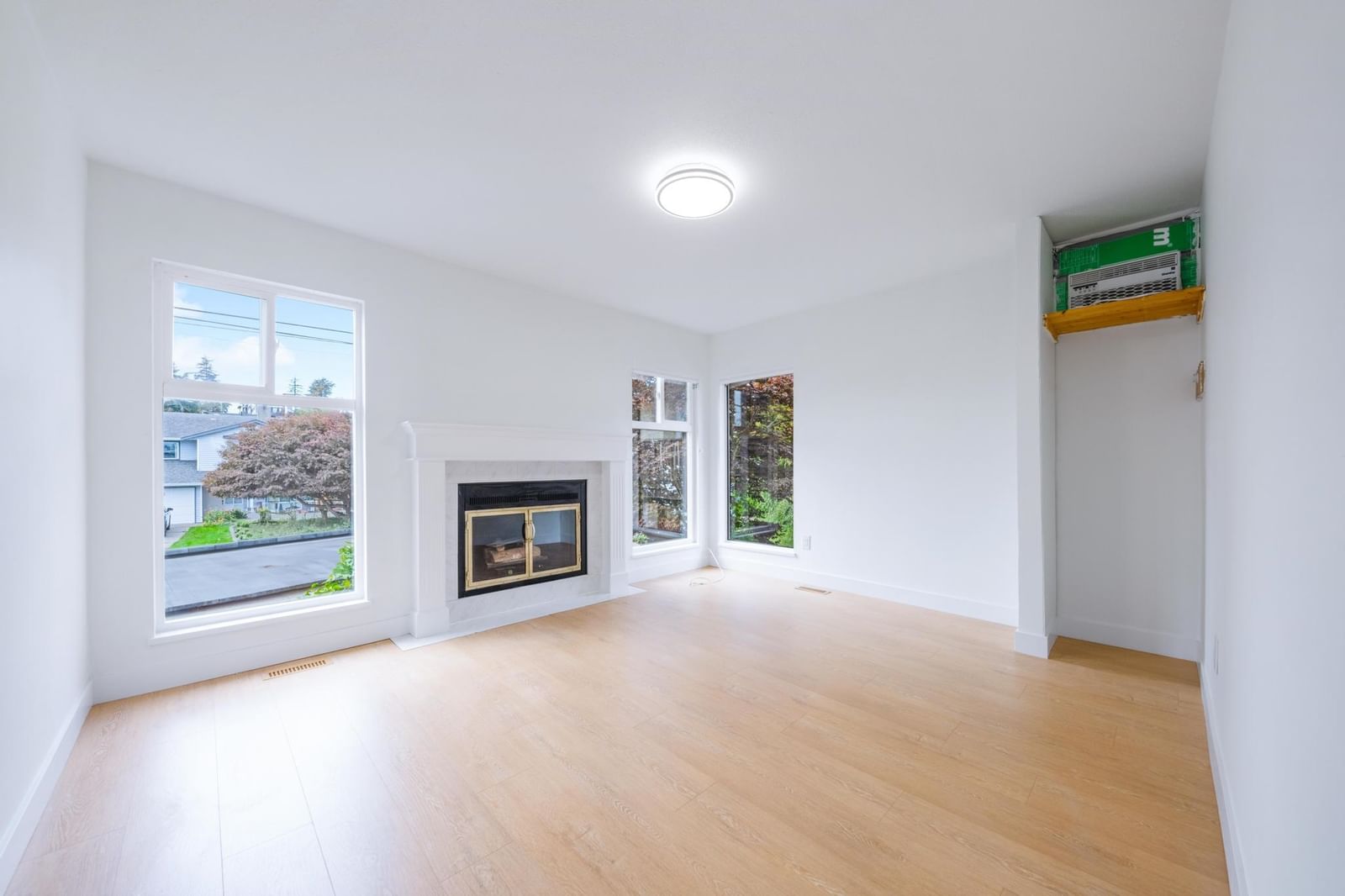 Listing Image 8