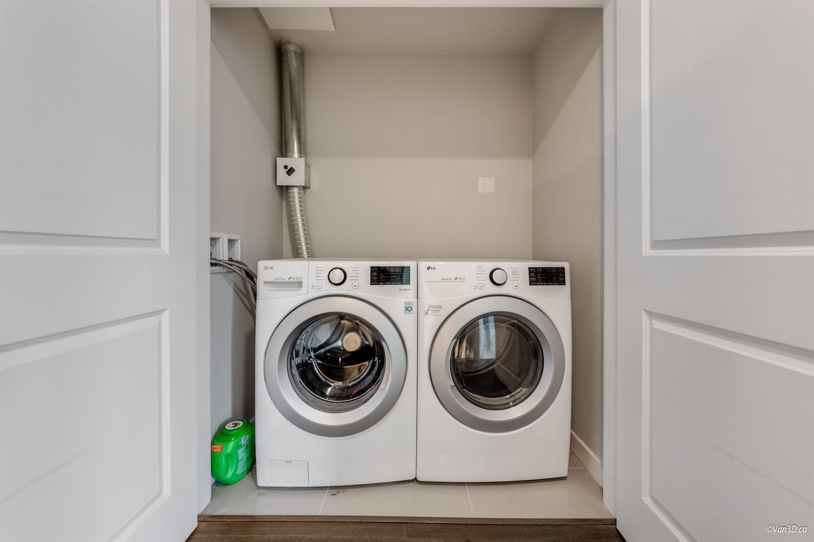 Listing Image 19