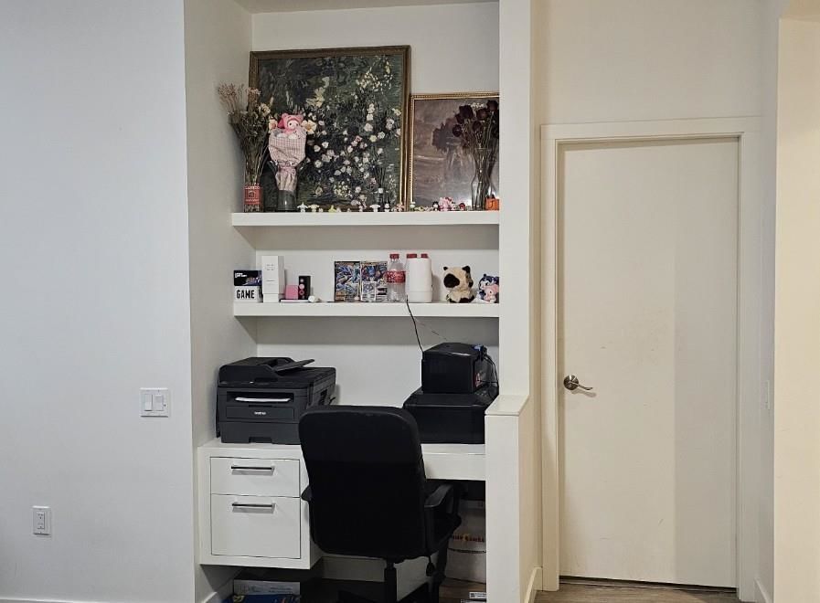 Listing Image 6