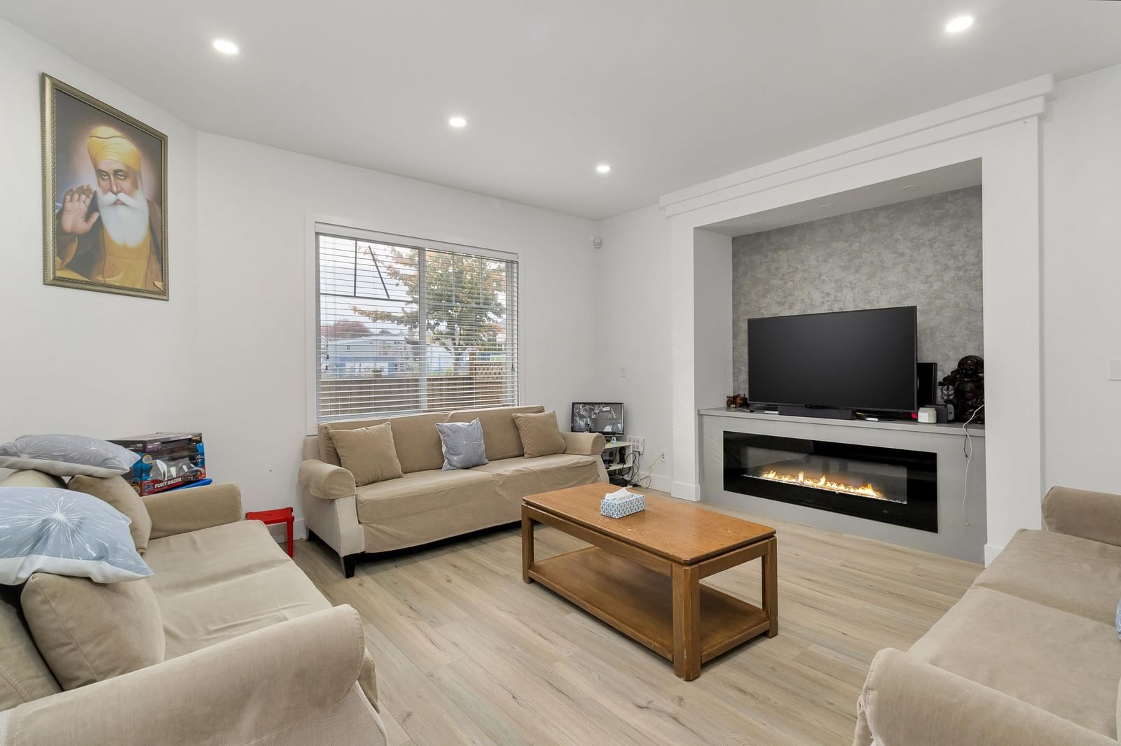 Listing Image 5