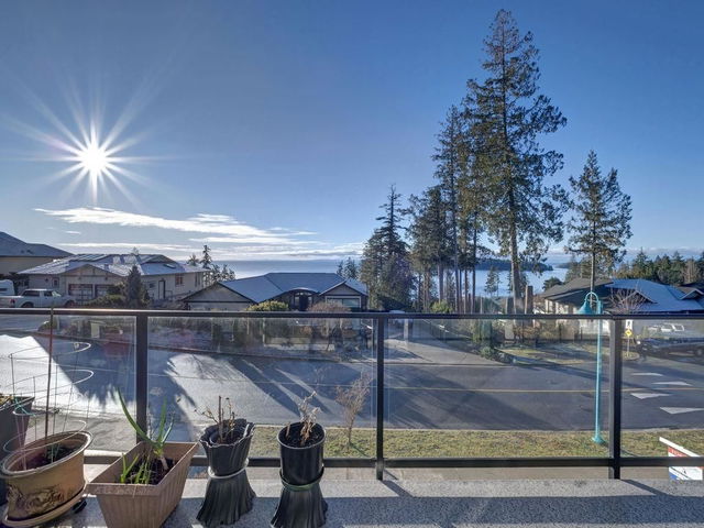 5996 Cowrie Street