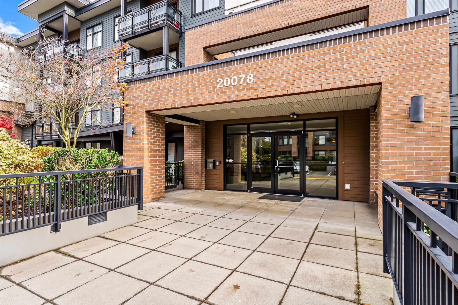 Listing Image 4