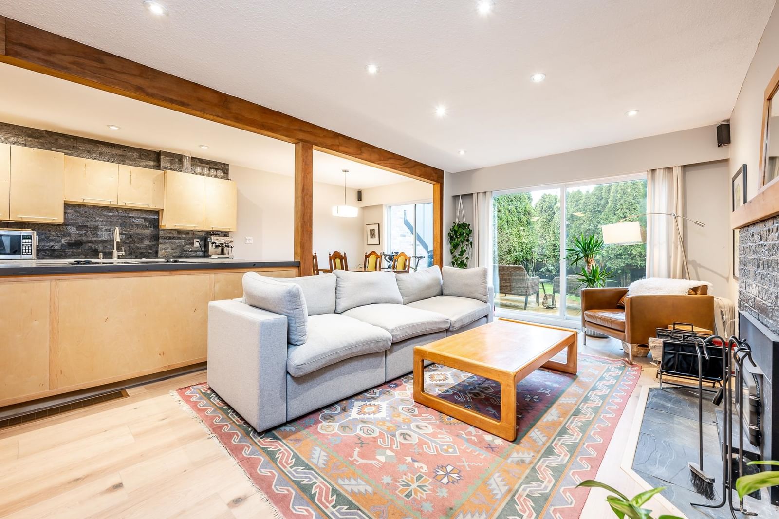 Listing Image 11