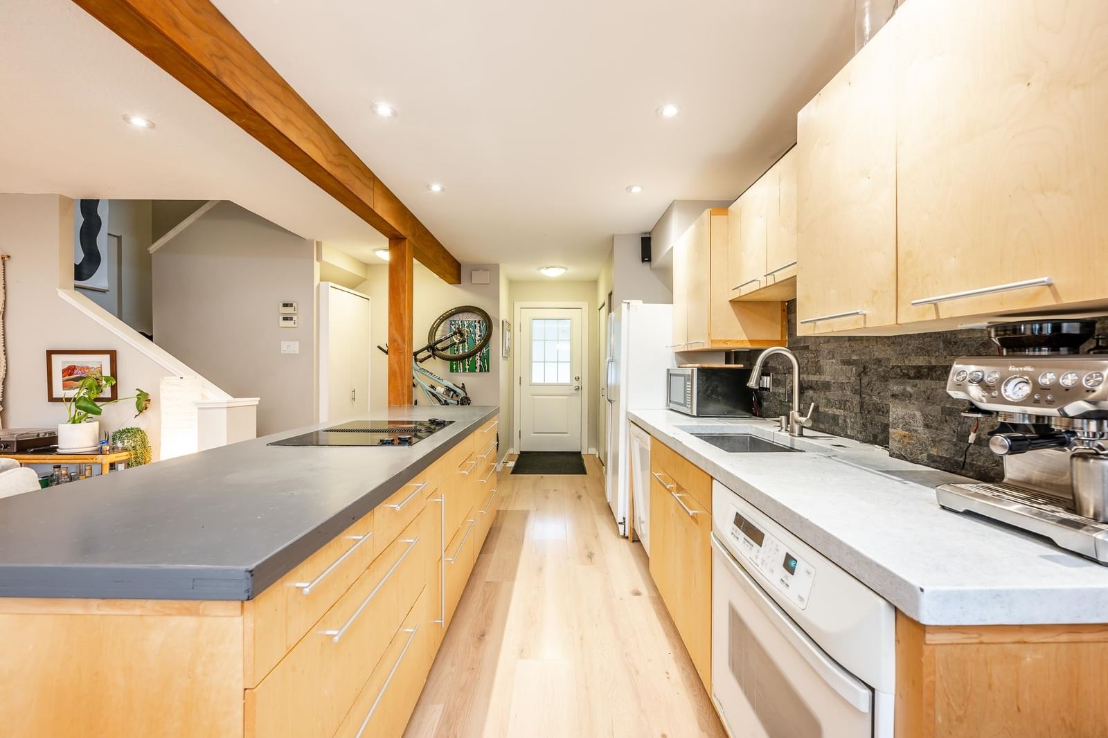 Listing Image 8