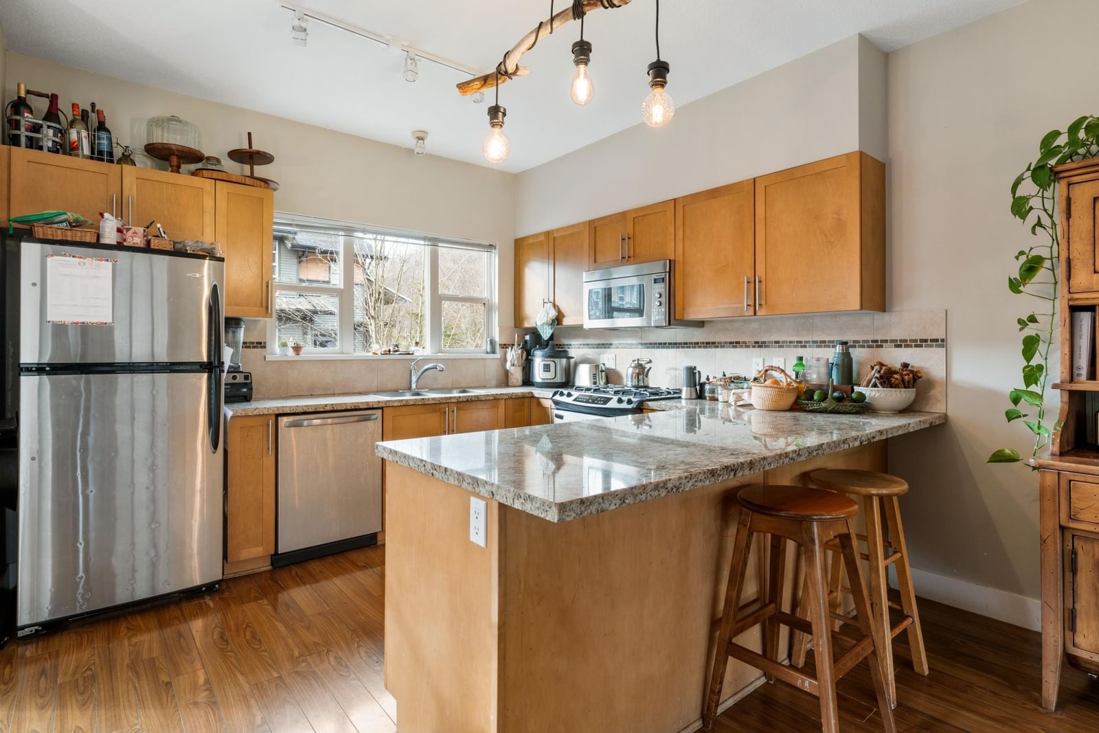 Listing Image 10
