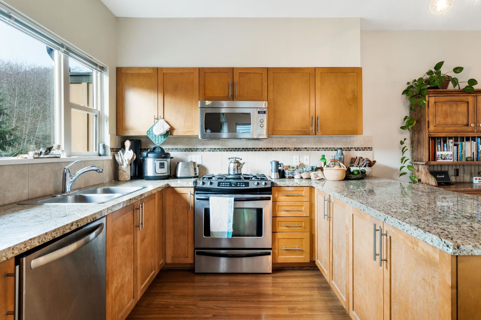 Listing Image 11