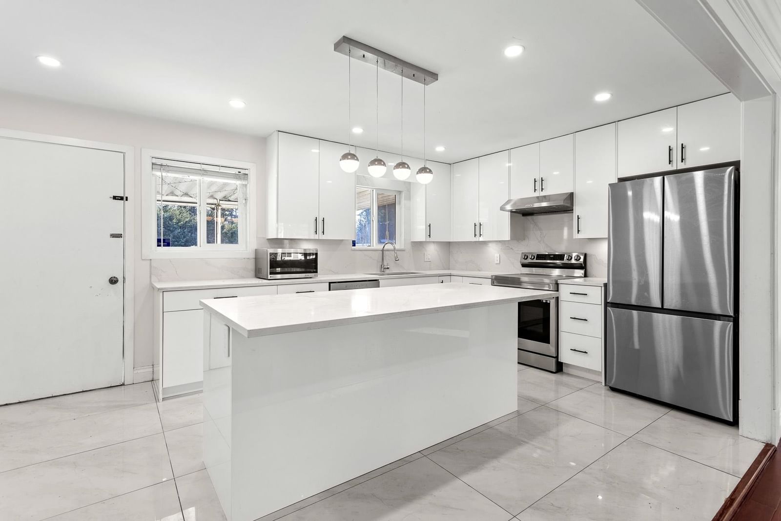 Listing Image 10