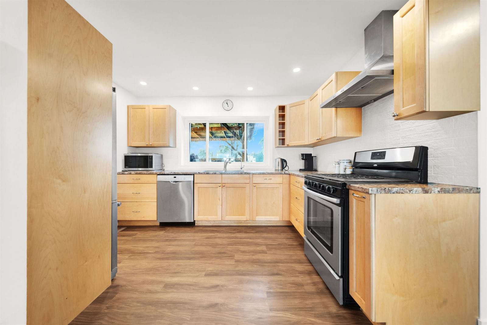 Listing Image 5