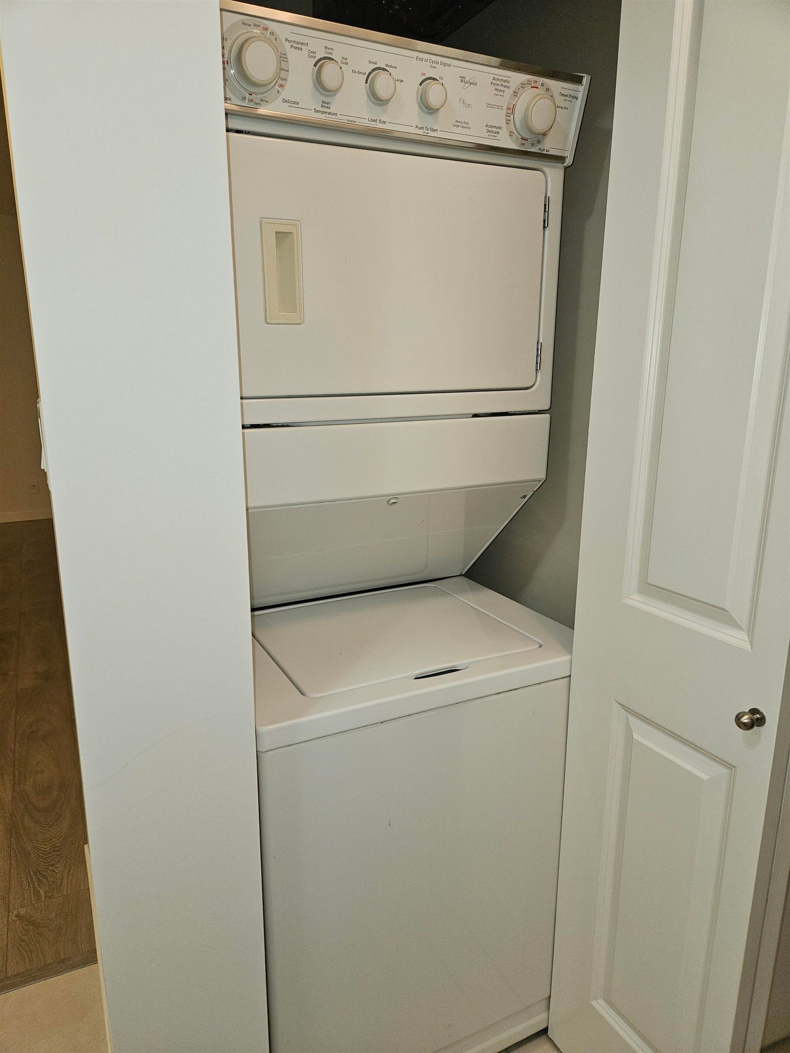 Listing Image 8