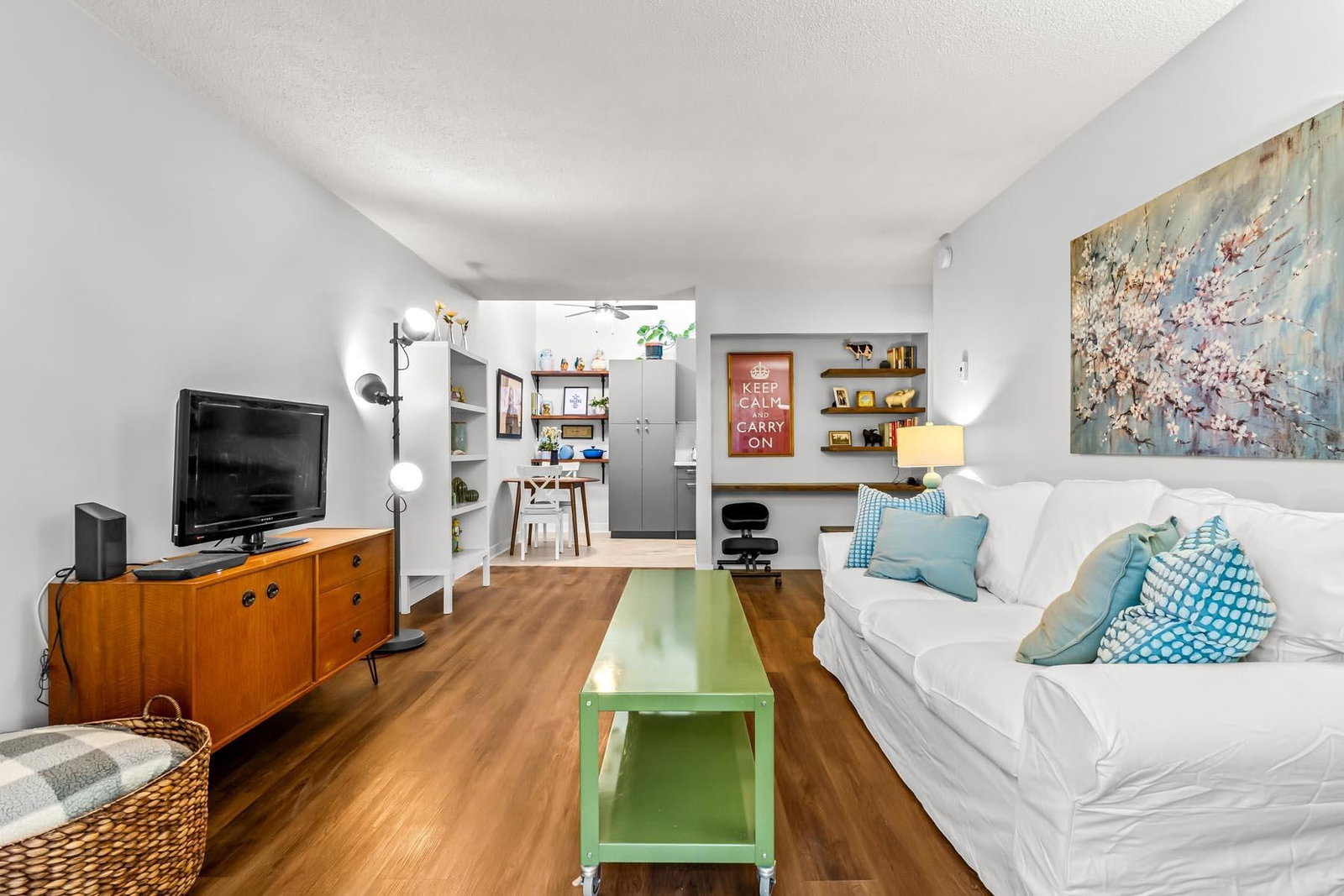 Listing Image 10