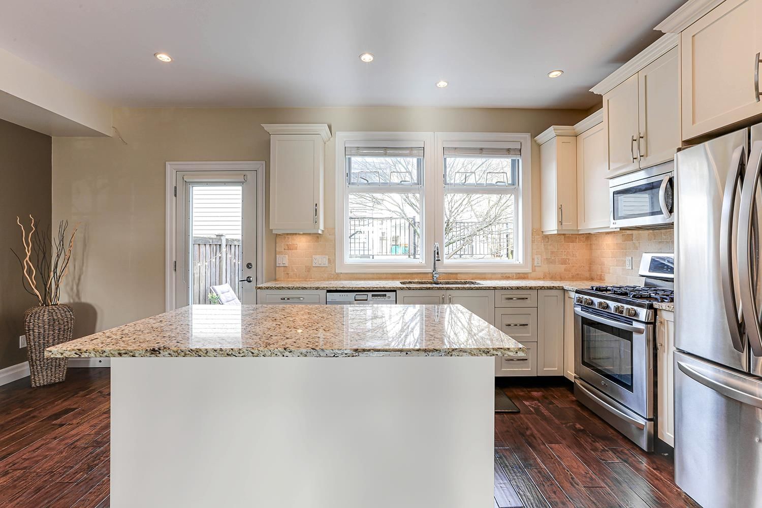 Listing Image 15