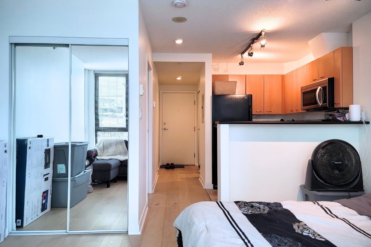 Listing Image 12