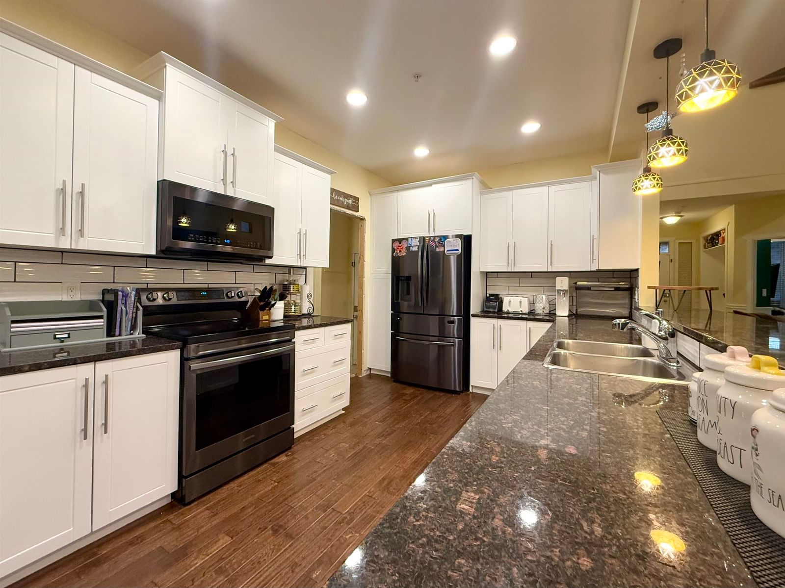 Listing Image 11