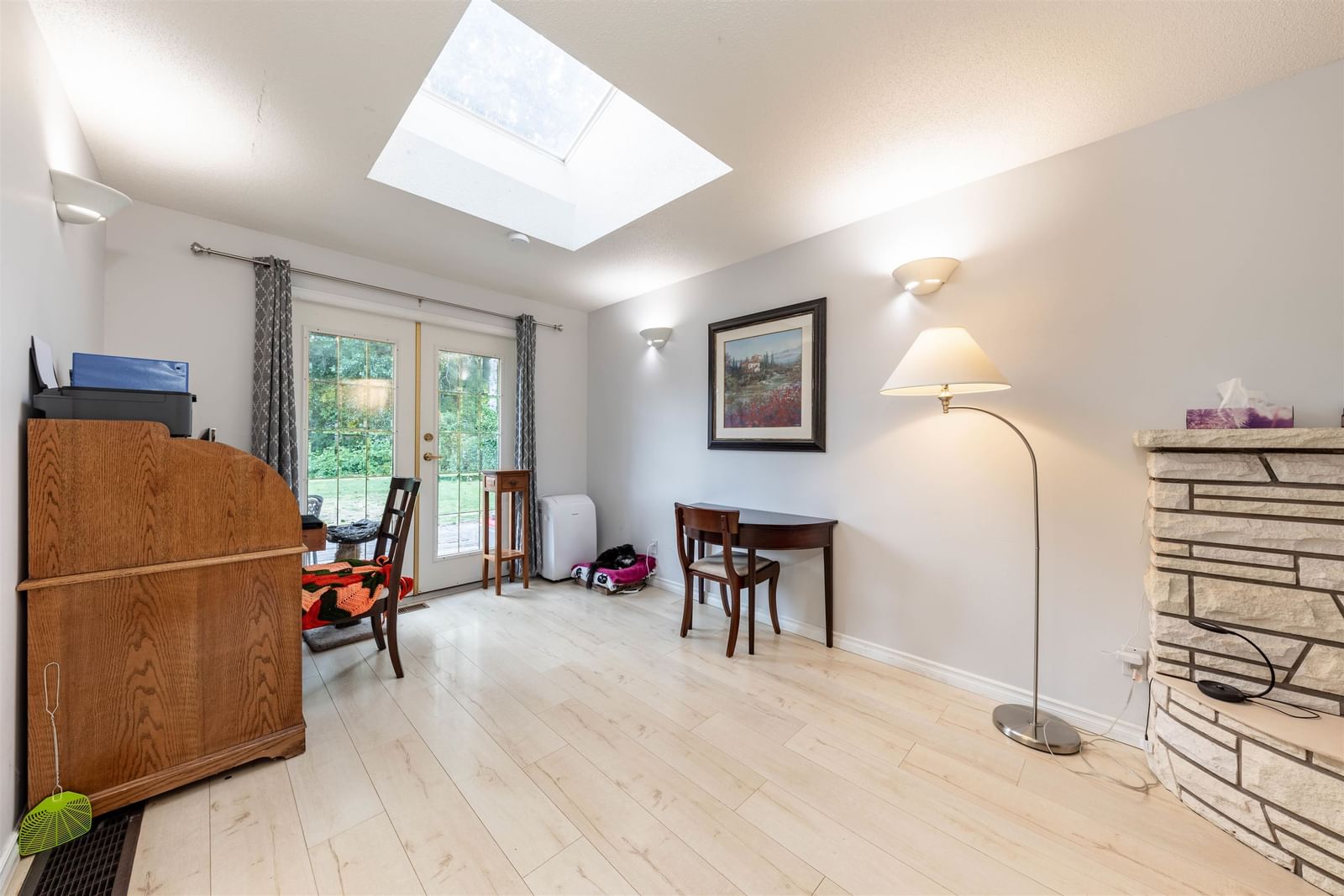Listing Image 11