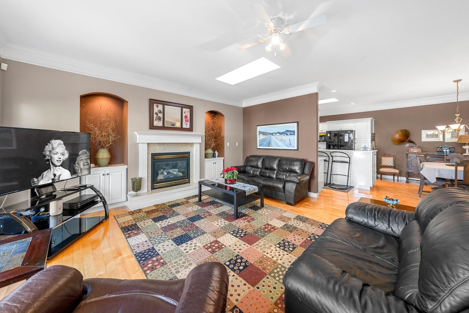 Listing Image 8